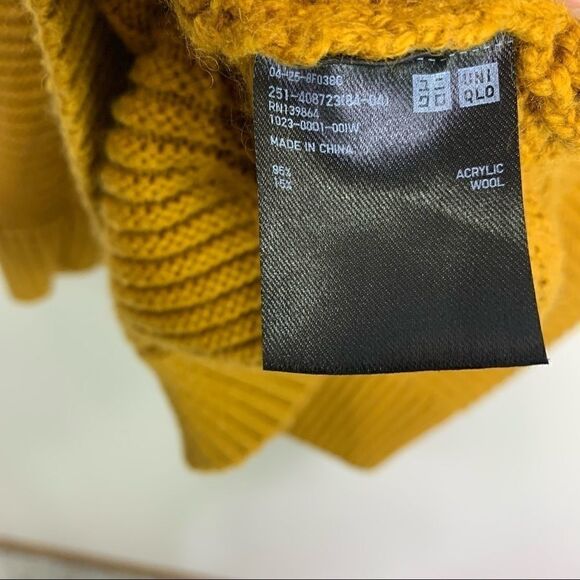SALE💛 Uniqlo xs mustard sweater crew neck B1 - Picture 7 of 9